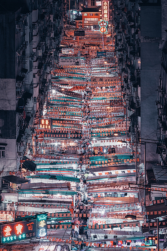 庙街位于香港九龙油麻地,是香港一条很有特色的街道,同时也是香港最负