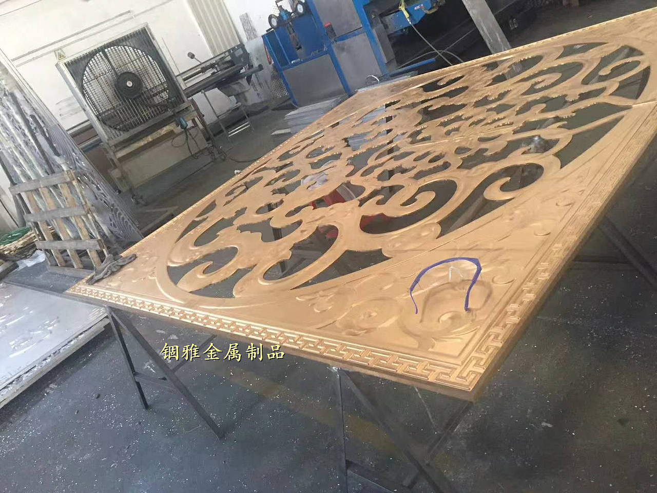 新中式纯铜雕花屏风,仿铜雕刻屏风花格让生活更有品味