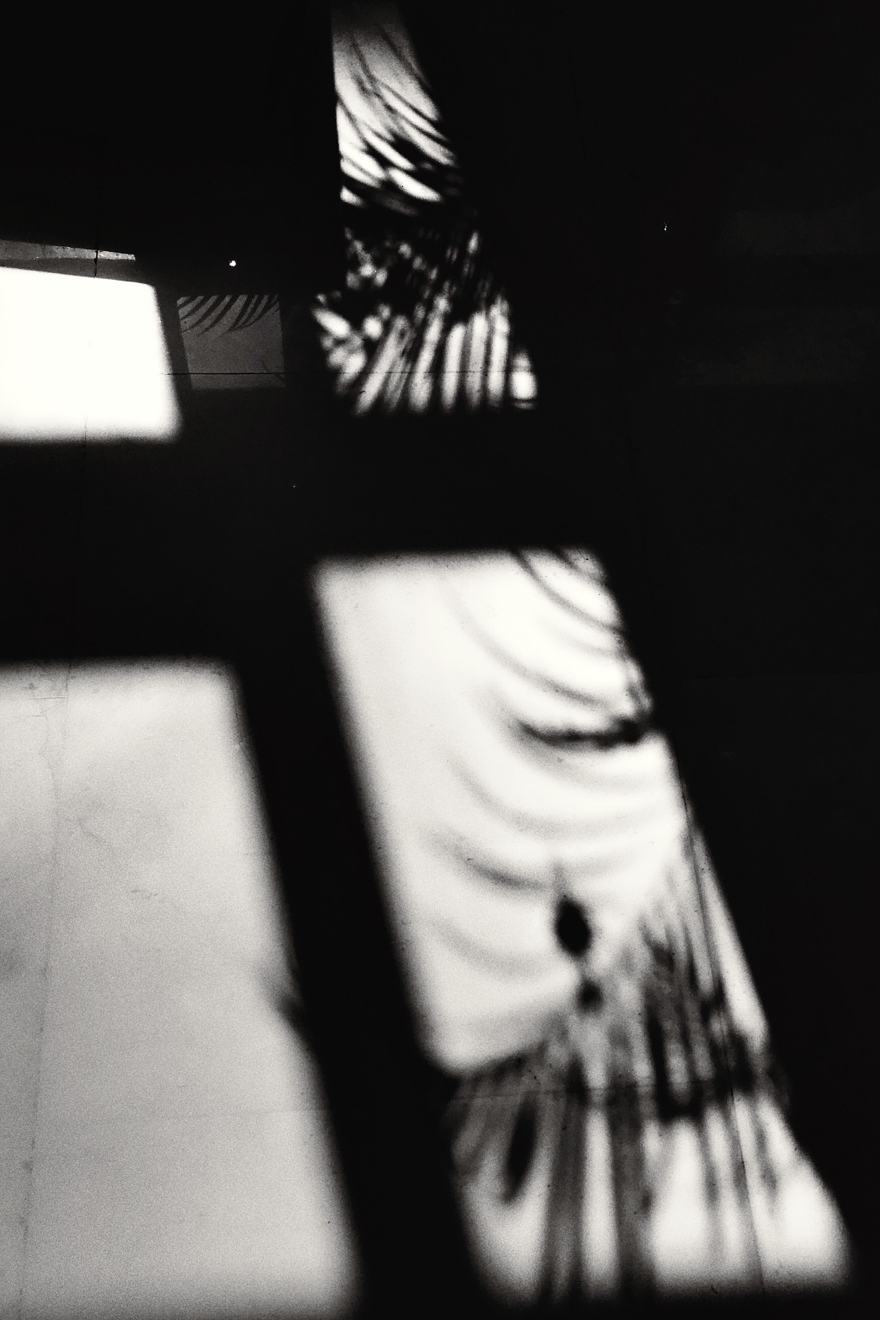 手機(jī)攝影|抽離了紛繁色彩，一瞬即是永恒（圖ZMjQyMDg4ODM2） - 人文/紀(jì)實(shí)攝影 - 站酷設(shè)計(jì)師Z自由女神原創(chuàng)素材 - 站酷ZCOOL