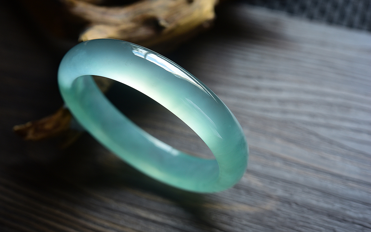 收藏级高冰翡翠手镯