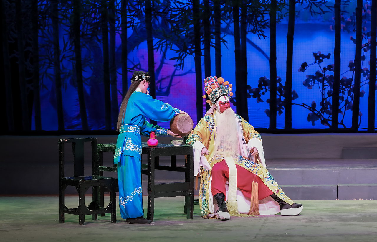 第一次看深圳粤剧（紫钗记）。（图ZMzc2NTc4Njg0） - 传统/民族服饰 - 站酷设计师洲遊視界原创素材 - 站酷ZCOOL