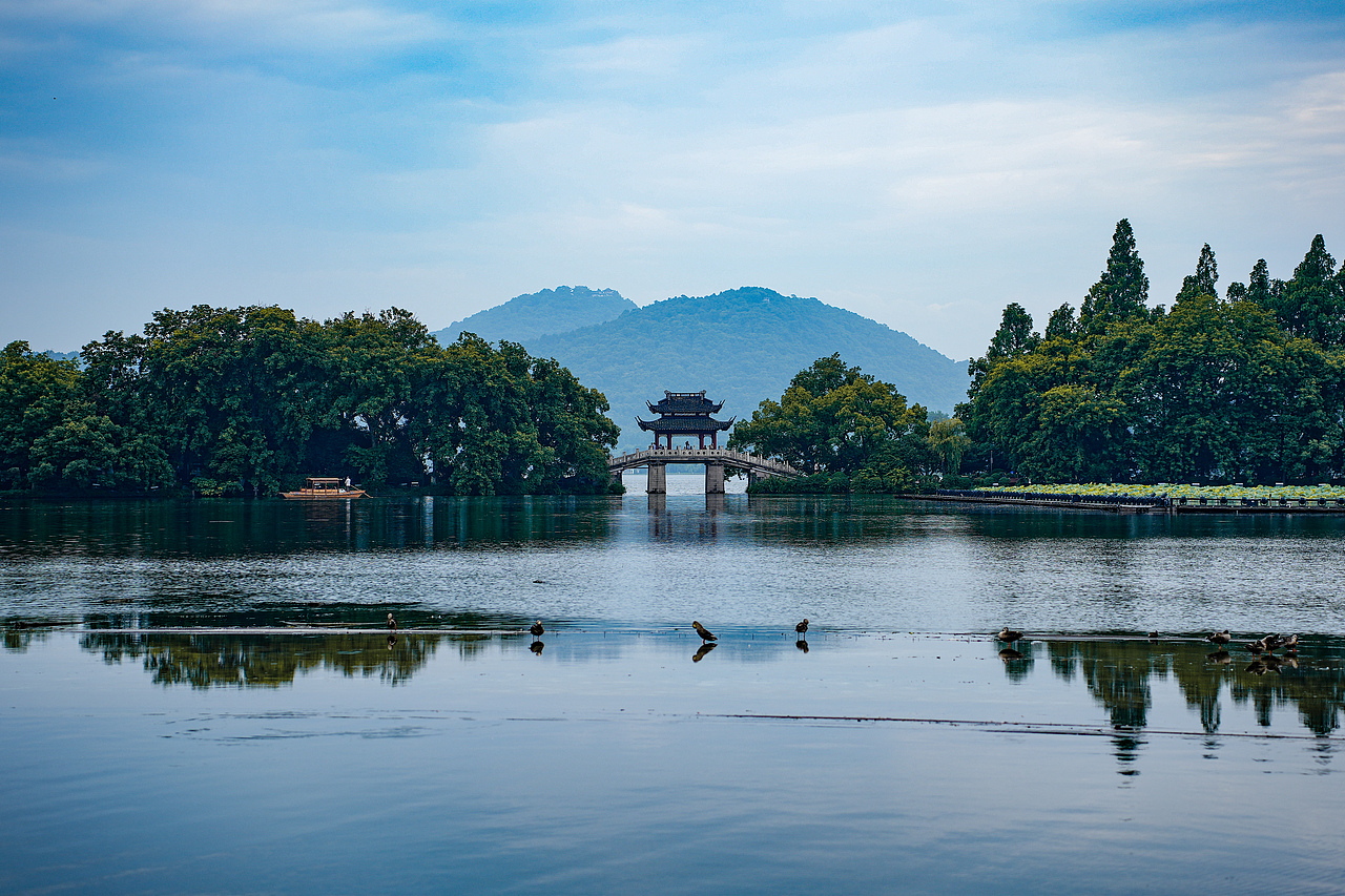 烟雨入江南 山水如墨染  ——西湖