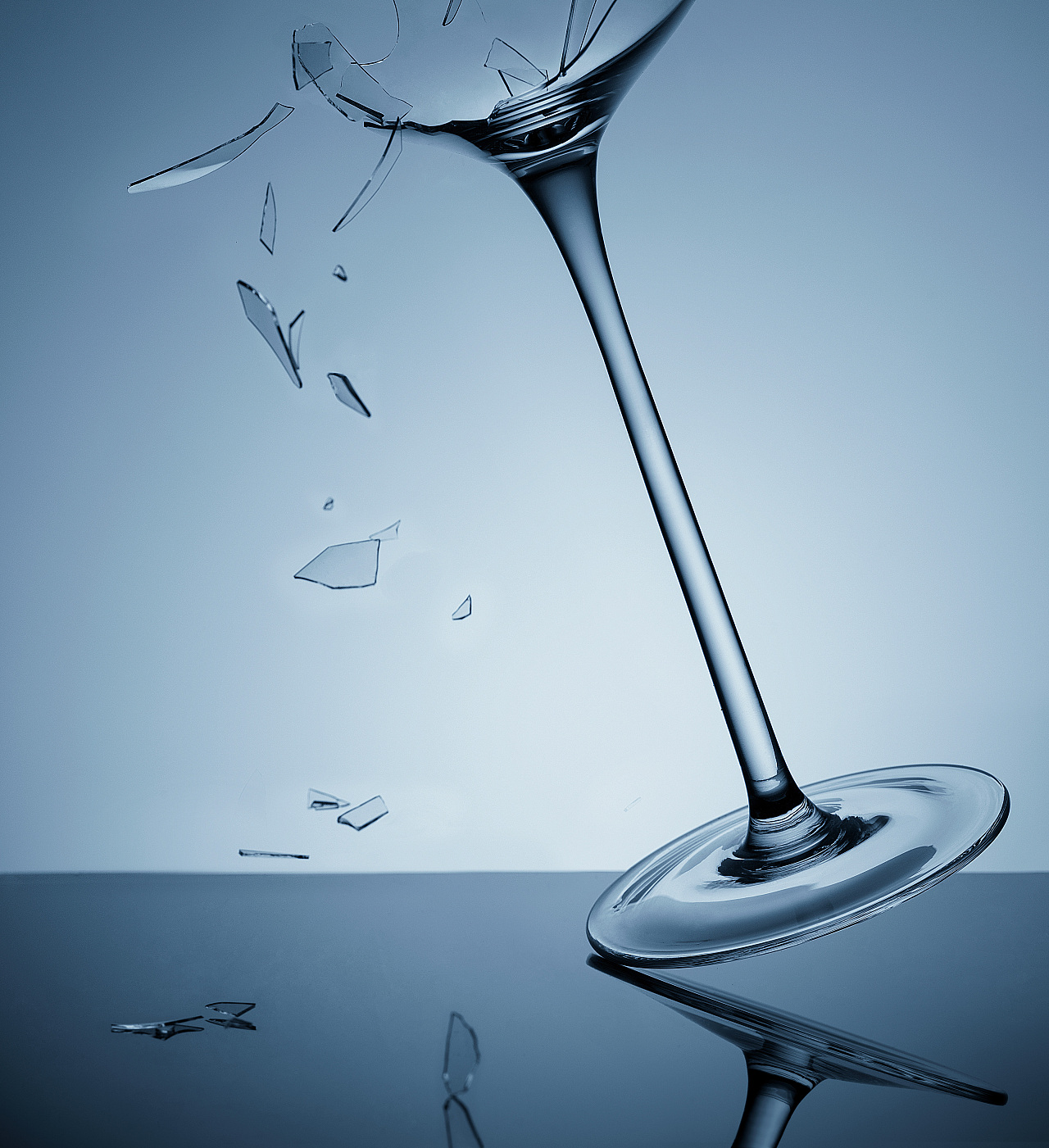 破碎的红酒高脚杯|摄影|产品摄影|商摄大付 - 原创作品 - 站酷 (zcool