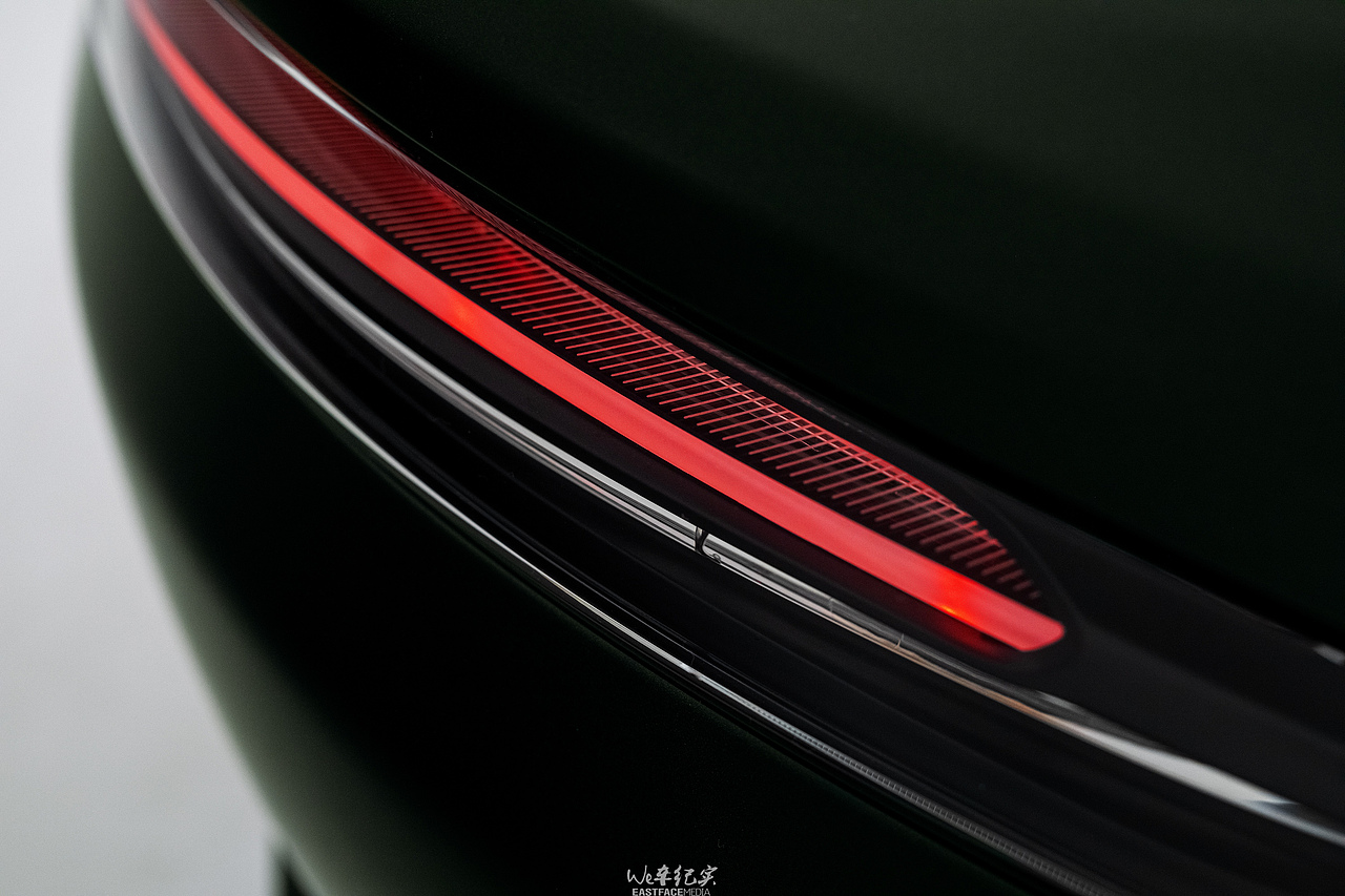 阿斯顿·马丁DBX