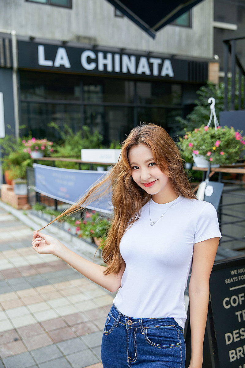 女装韩国模特外景拍摄