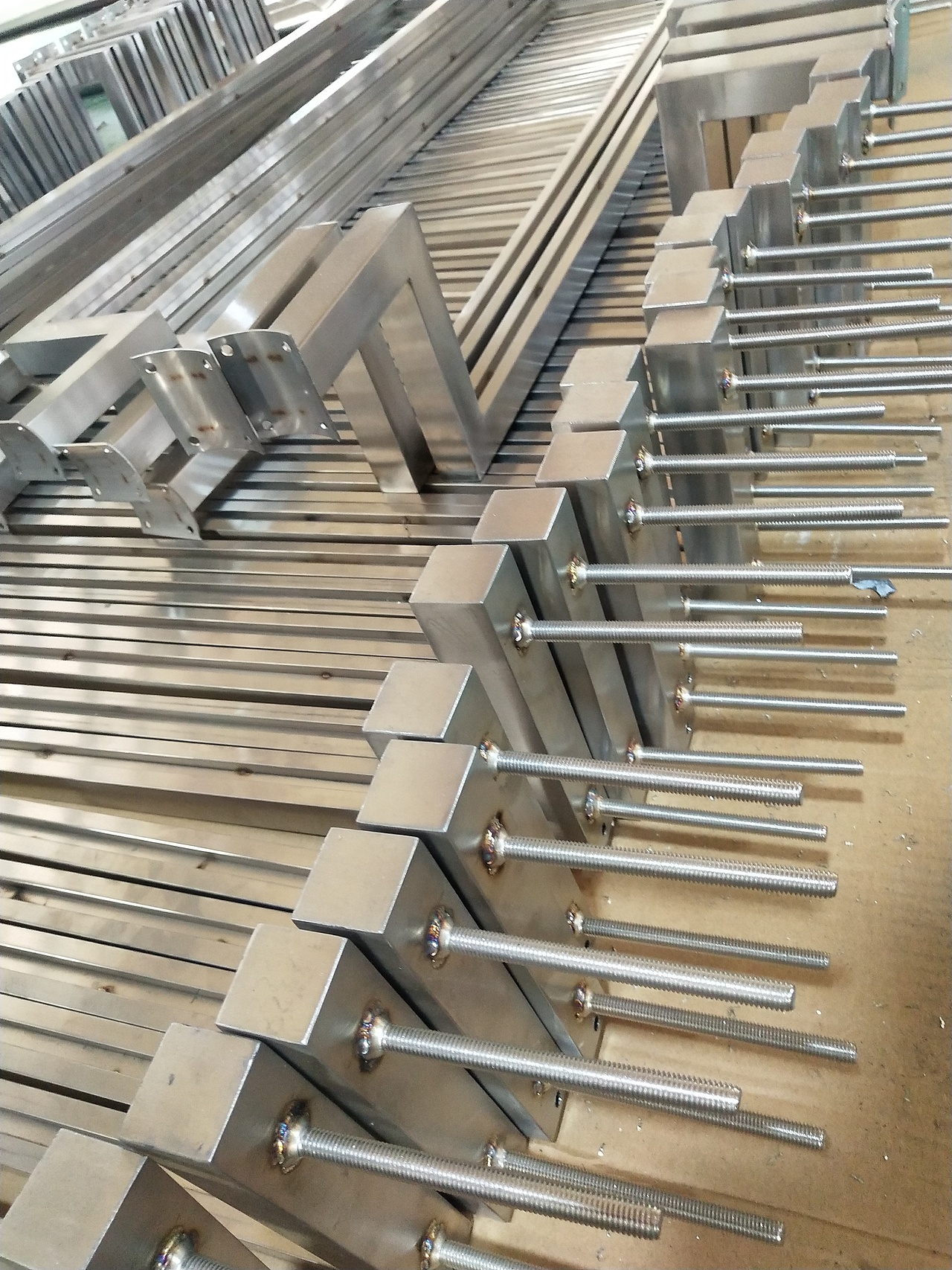 简约而不简单的楼梯立柱详细说明