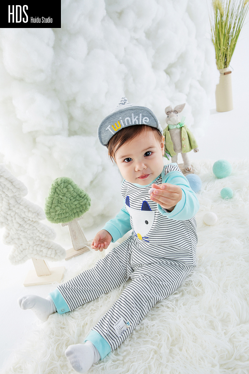 韩都衣舍童装欧美女童婴幼童室内布景拍摄