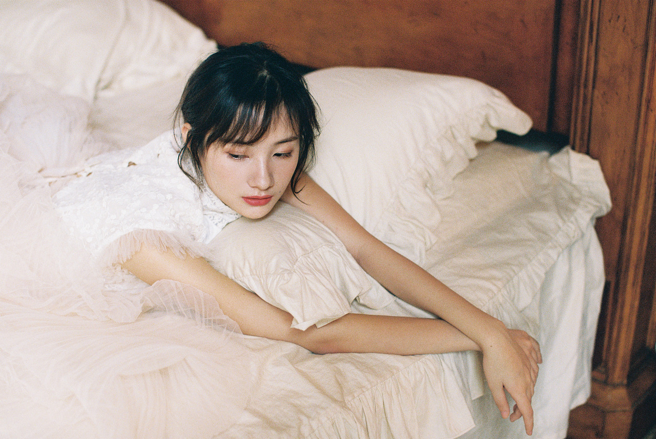 空气中的灰尘都隐约在发光（图ZMTg5MDYxODE2） - 人像摄影 - 站酷设计师文小雨_Elaine原创素材 - 站酷ZCOOL