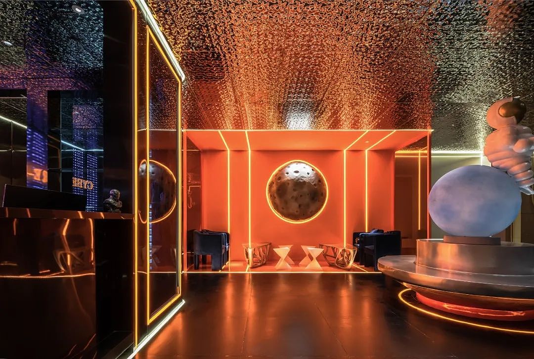 具有赛博朋克风的电竞酒店设计科技感太强了