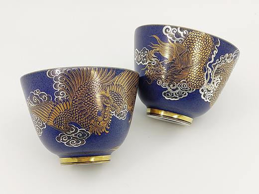 《龙章凤彩》雪花蓝釉金银绘龙凤主人杯