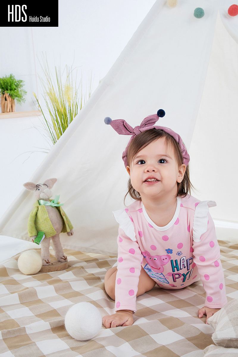 韩都衣舍童装欧美女童婴幼童室内布景拍摄