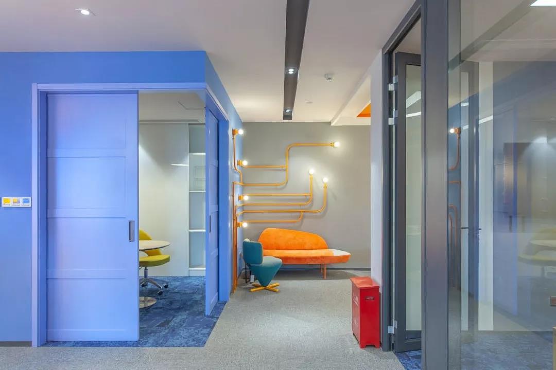 色彩“点亮”空间 | 蓝橙办公室