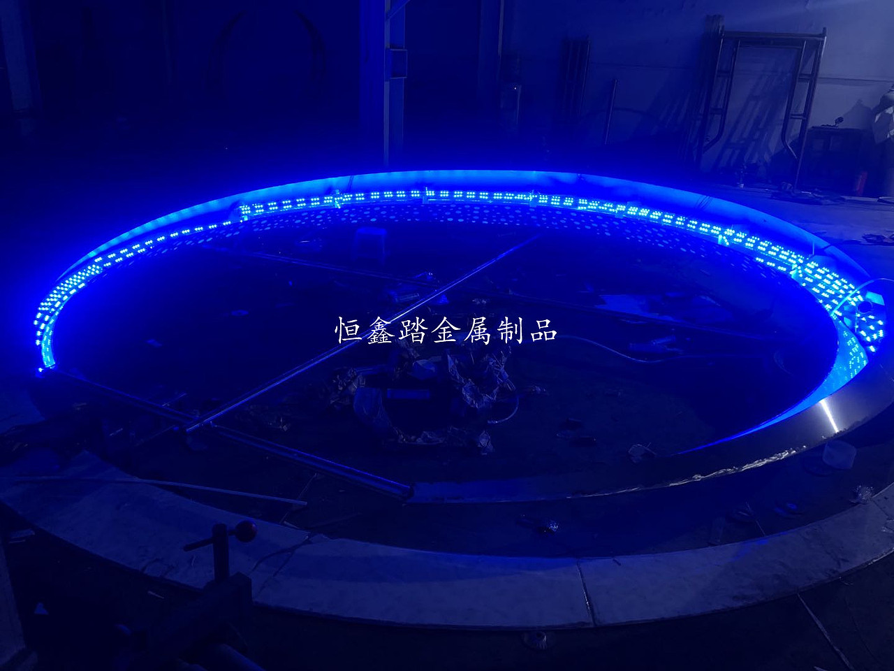 广州标志性不锈钢发光圆环雕塑造型设计的创意构思分析