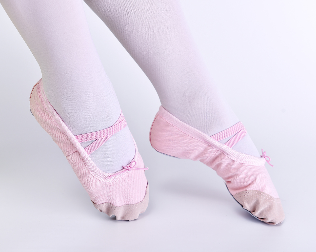 【芭蕾课堂】保姆级“穿足尖鞋详细教程！”附带缝鞋带方法！！_哔哩哔哩_bilibili