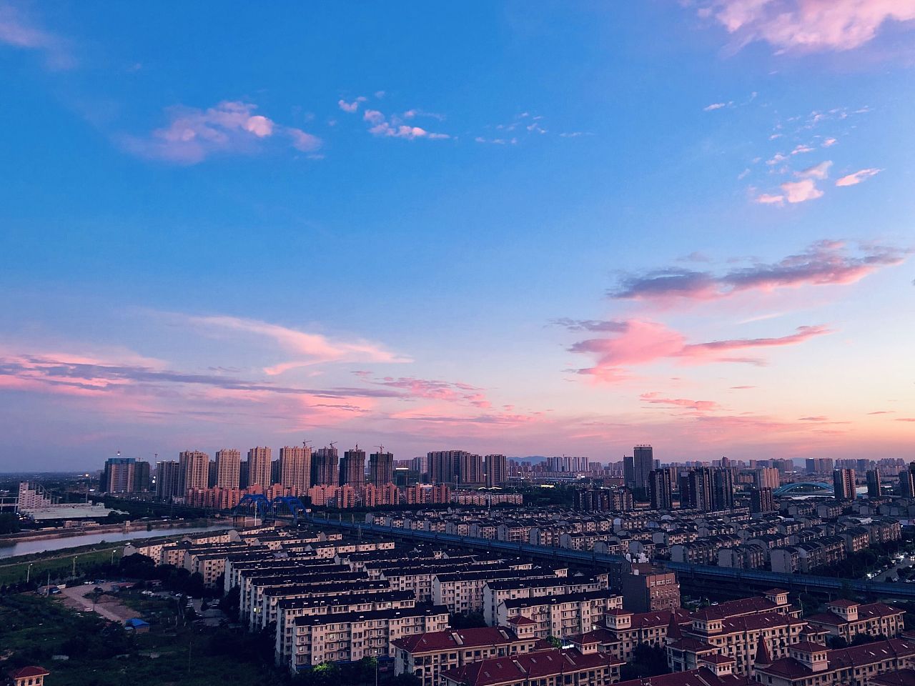 傍晚的天空|摄影|环境/建筑|kyo可乐 - 原创作品 - 站酷 (zcool)