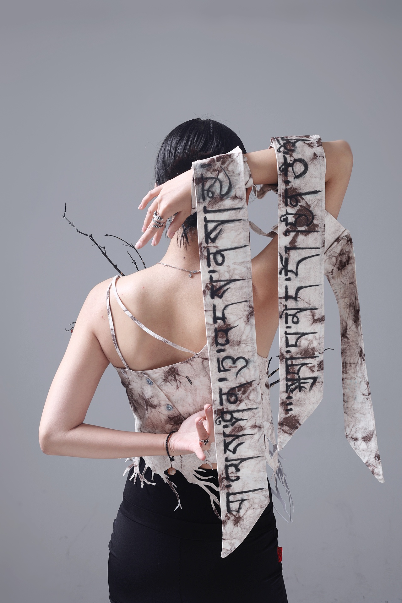 《诛邪退让》look1