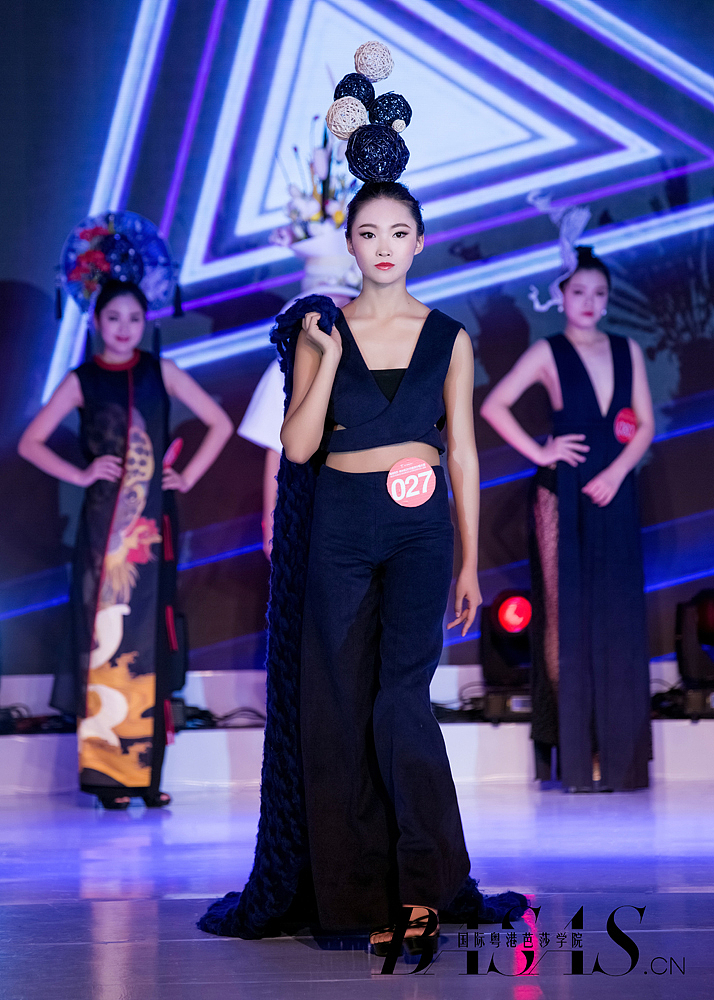 粤港芭莎•新女报 2016重庆小姐大赛-设计师服装走秀精选（图ZNTQzMTcwMzY=） - 其他服装 - 站酷设计师粤港芭莎美业集团原创素材 - 站酷ZCOOL