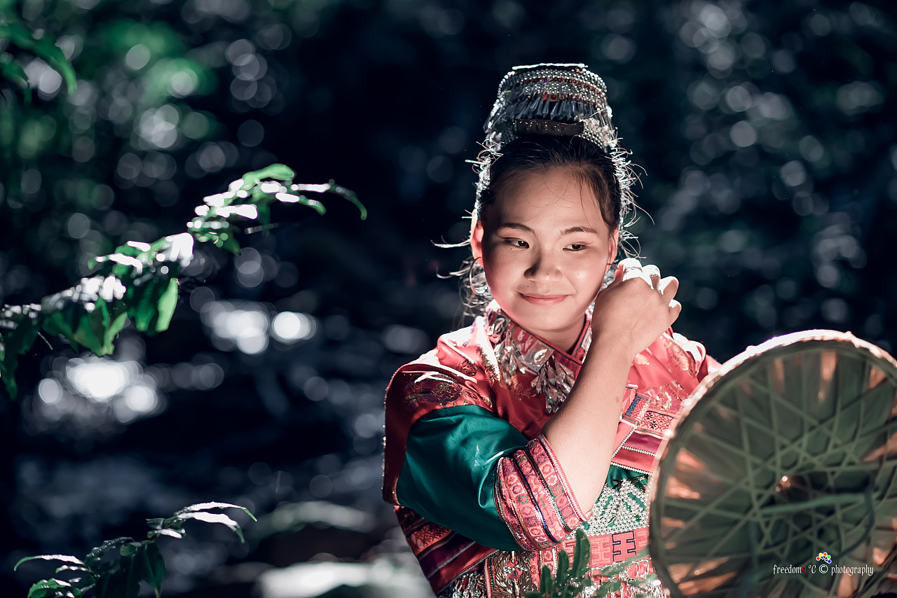 哀牢山上的花腰傣少女