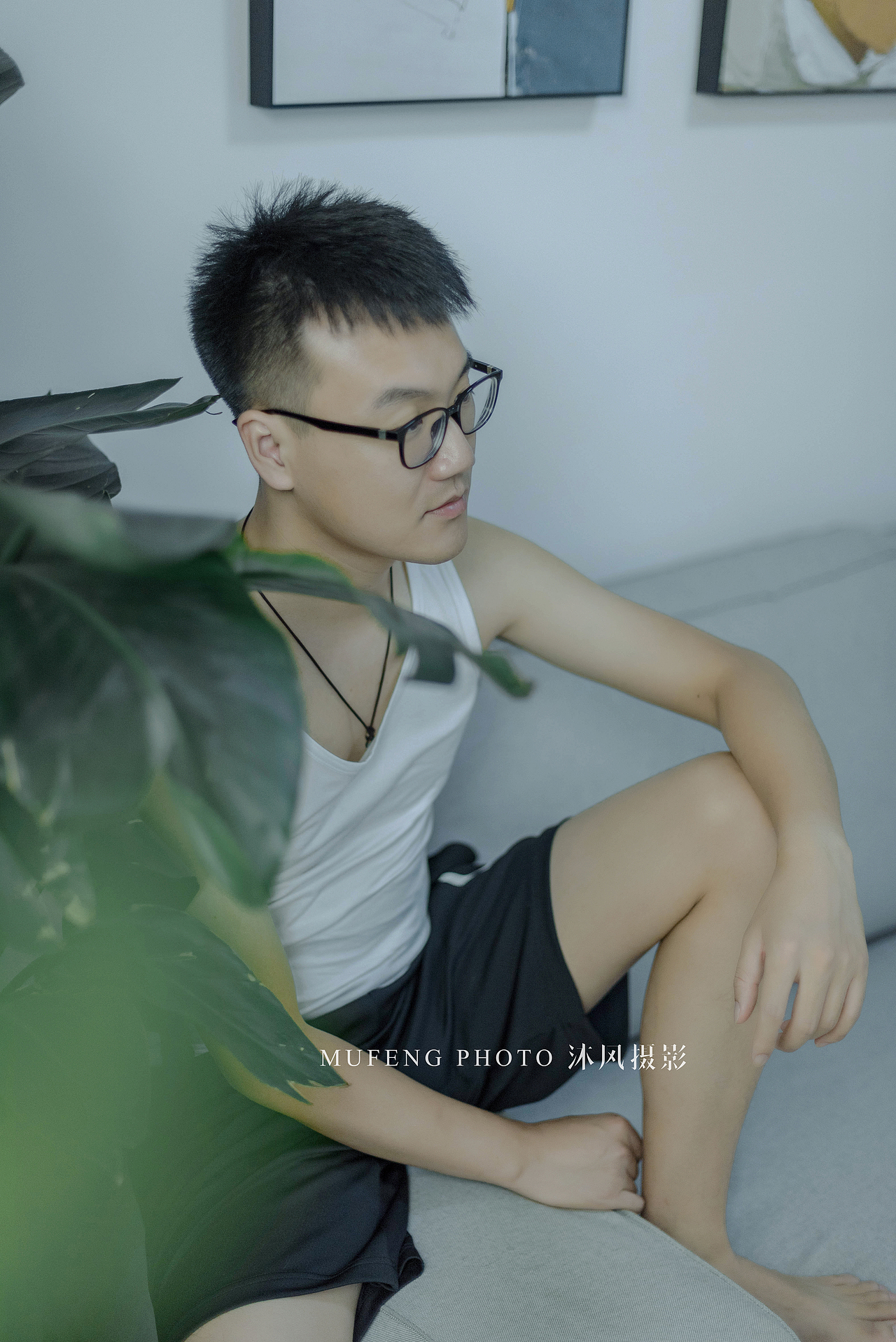 室内清新男生摄影