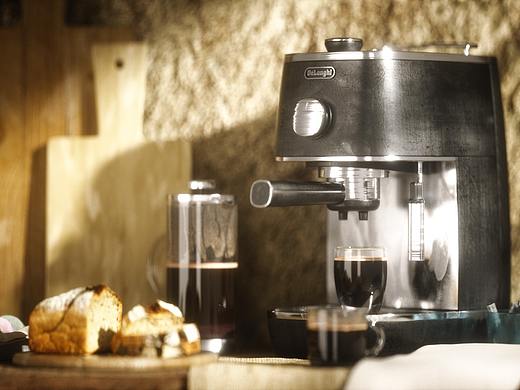 【C4D三维】复古咖啡机渲染