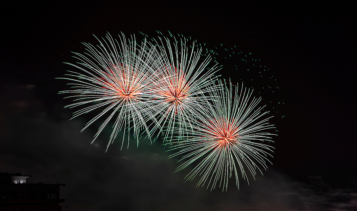 吕燕群先生摄影作品——烟花