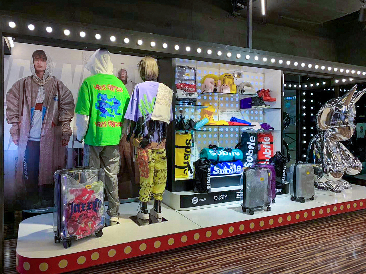 YLD STUDIO|LEVVV潮牌集合买手店空间形象设计