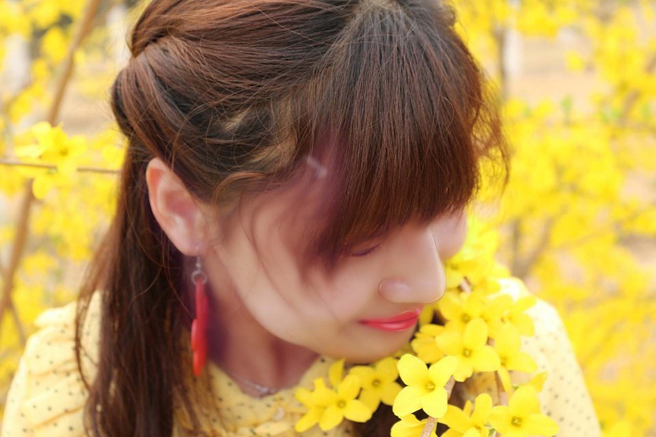 3、鼻子——新建图层勾出轮廓线 路径描边 高斯模糊一下 混合模式柔光 新建图层画高光