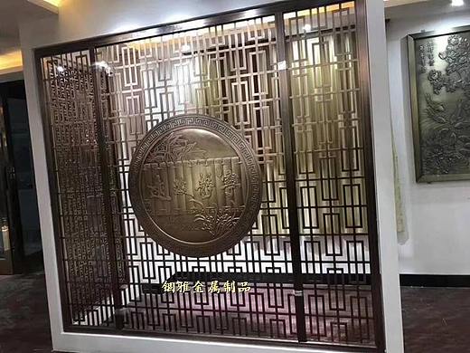 豪华高端的仿铜雕花屏风隔断，铝艺仿铜雕刻镂空花格