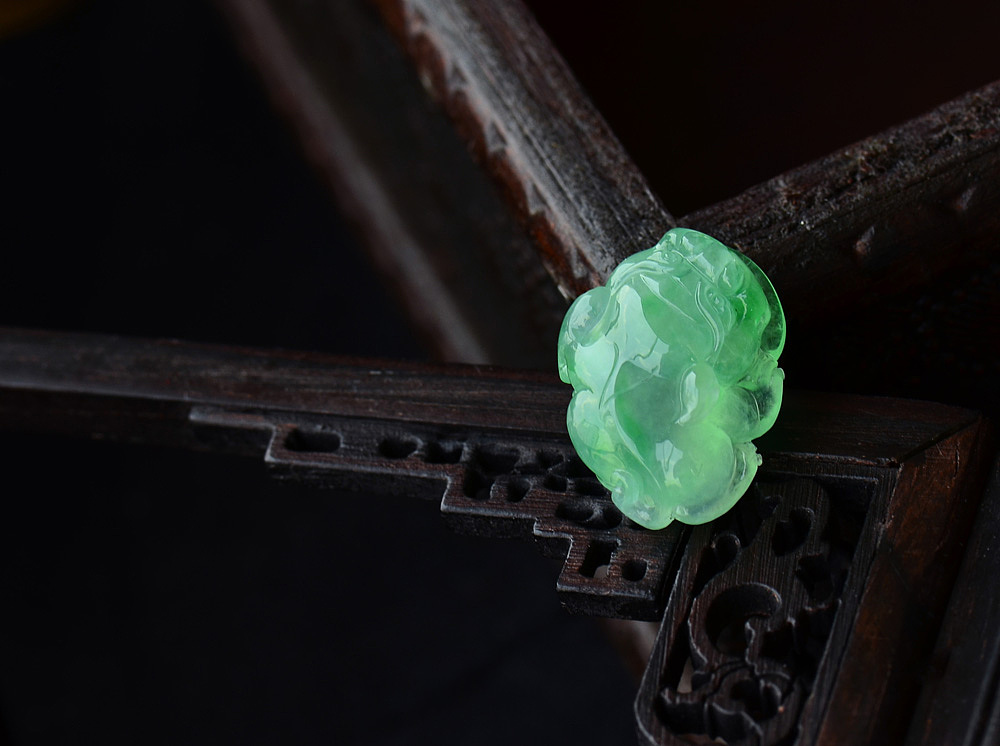 自然光下的翡翠才是真实的翡翠-精品篇