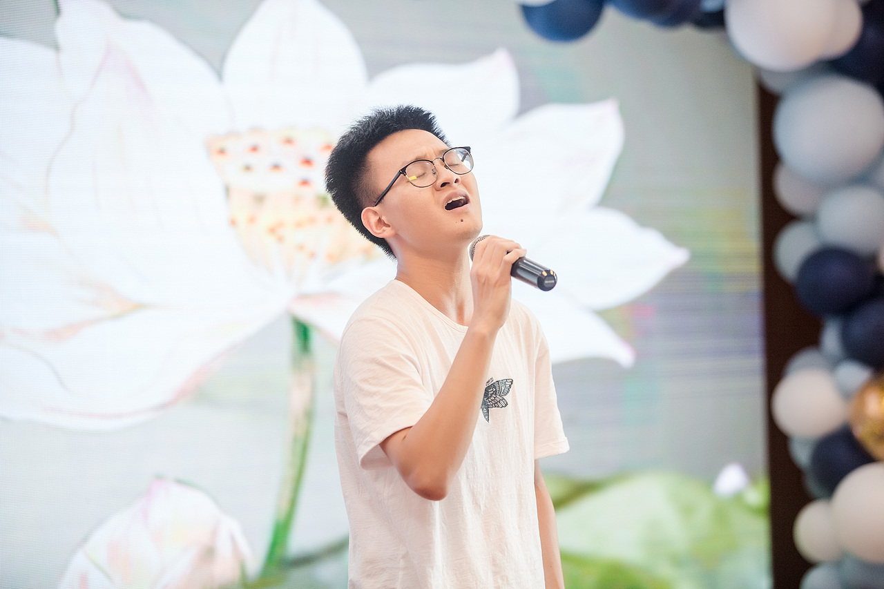 华云科技举办唱歌比赛活动摄影案例