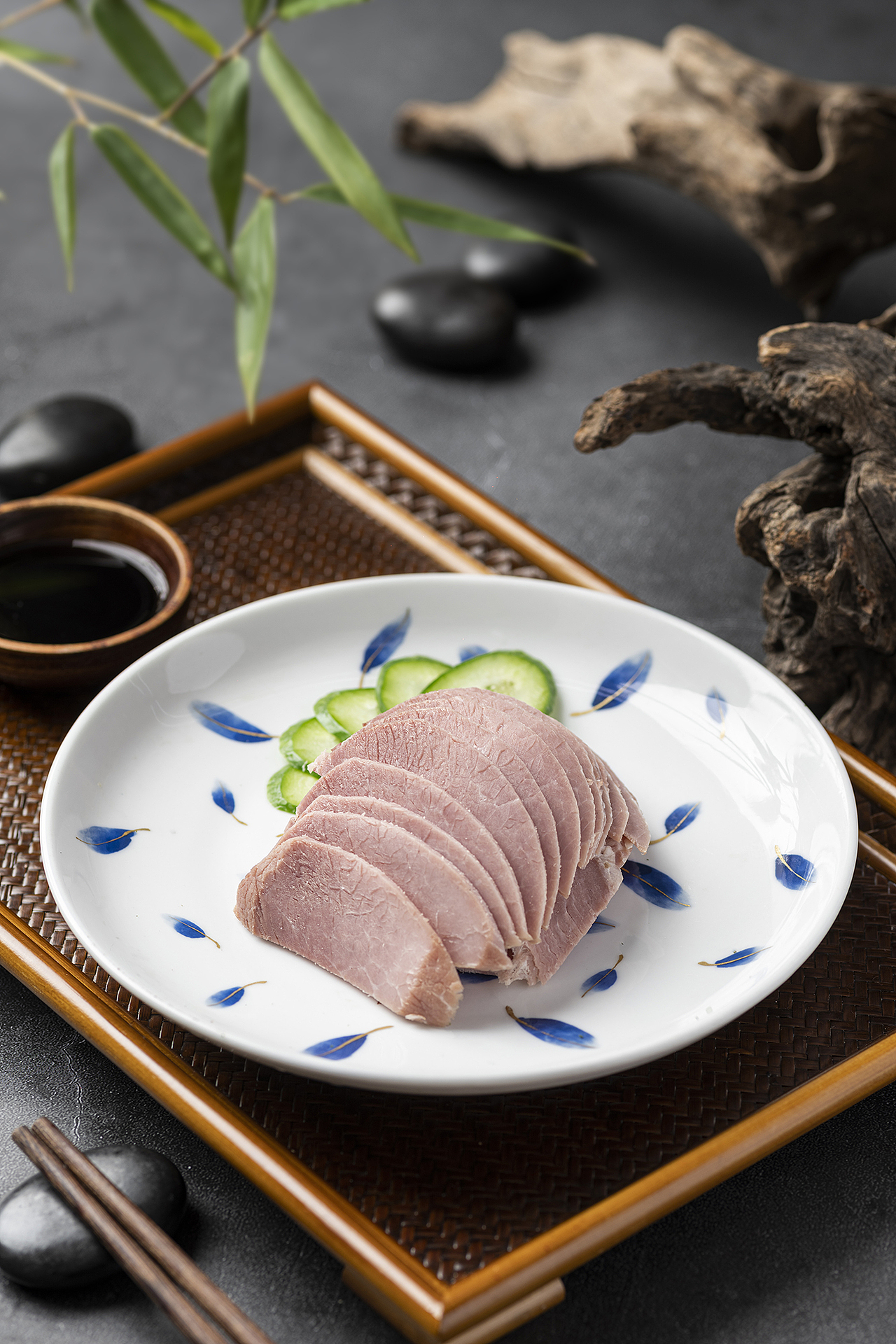  br>相传赴天庭参加蟠桃会的八仙路过丹阳上空时因为抵挡不住肴肉香味