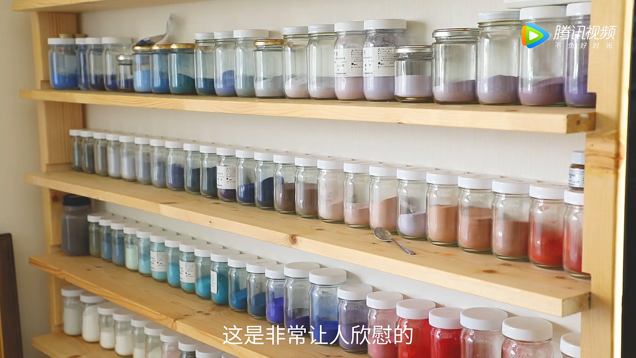 腾讯纪录短片《岩彩艺术家莲羊“点金成画“的浪漫》