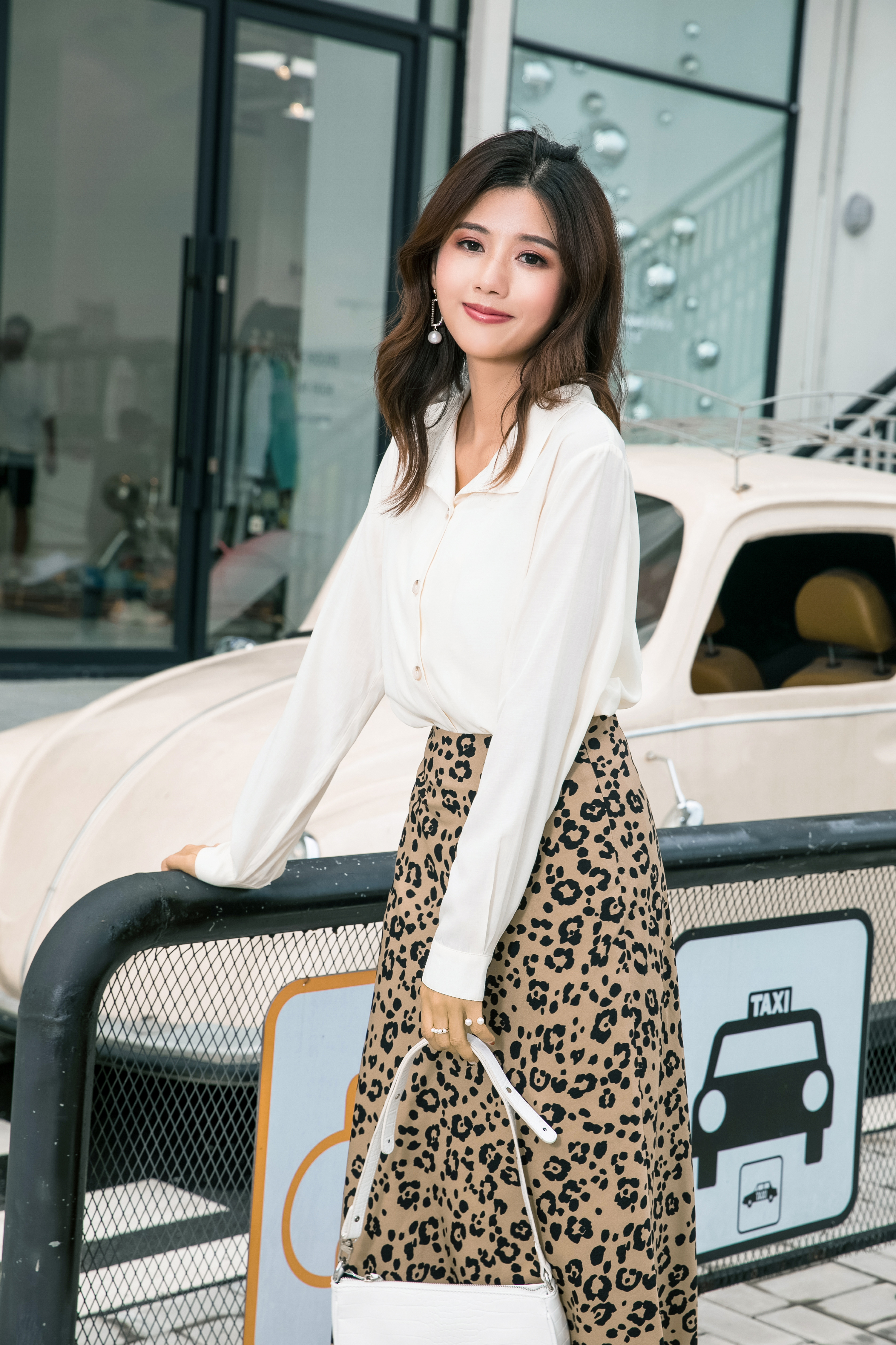 广州上衣服装快时尚女装外景拍摄