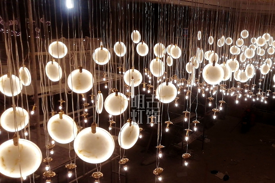 流线型艺术吊灯定制