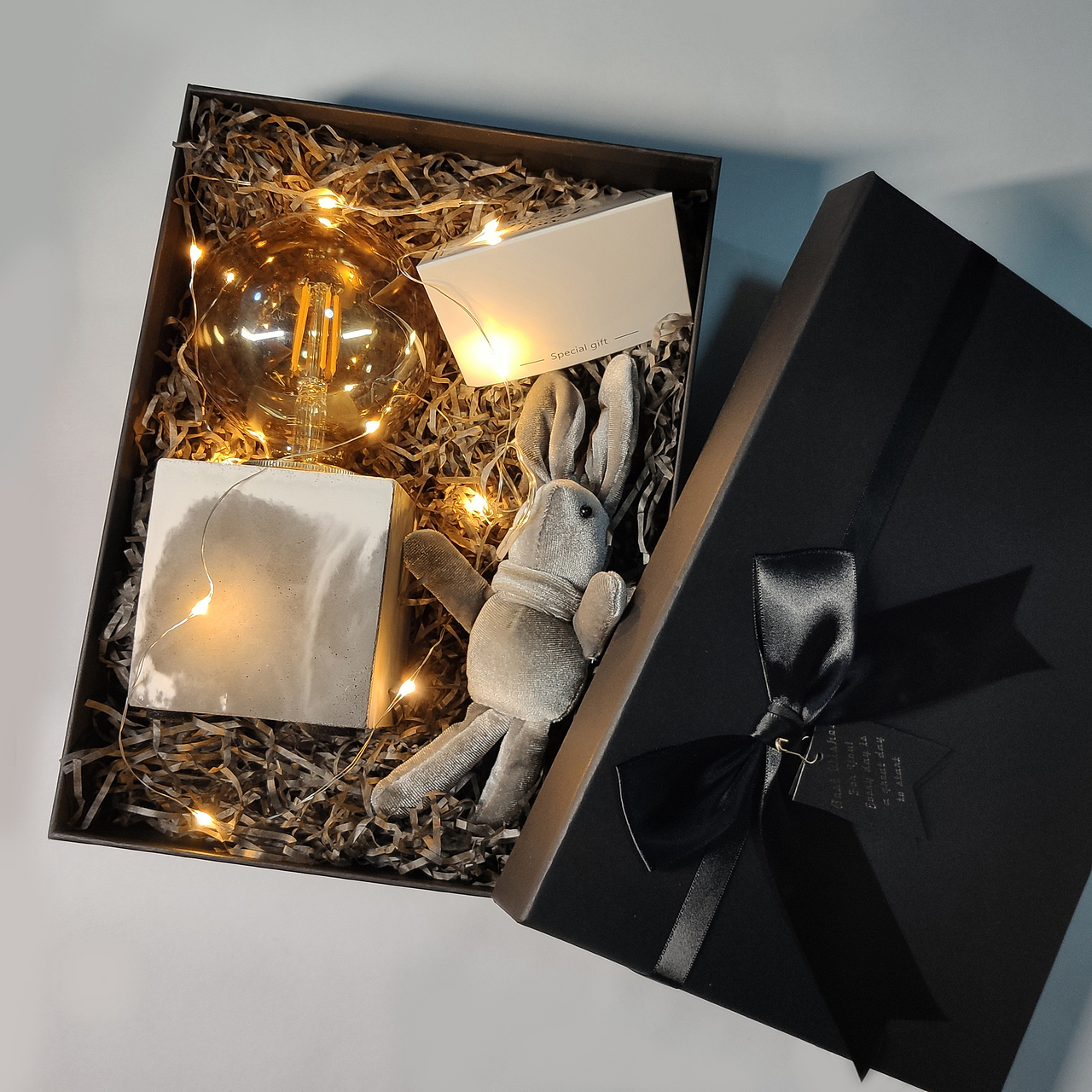 愿做你床边的一盏灯