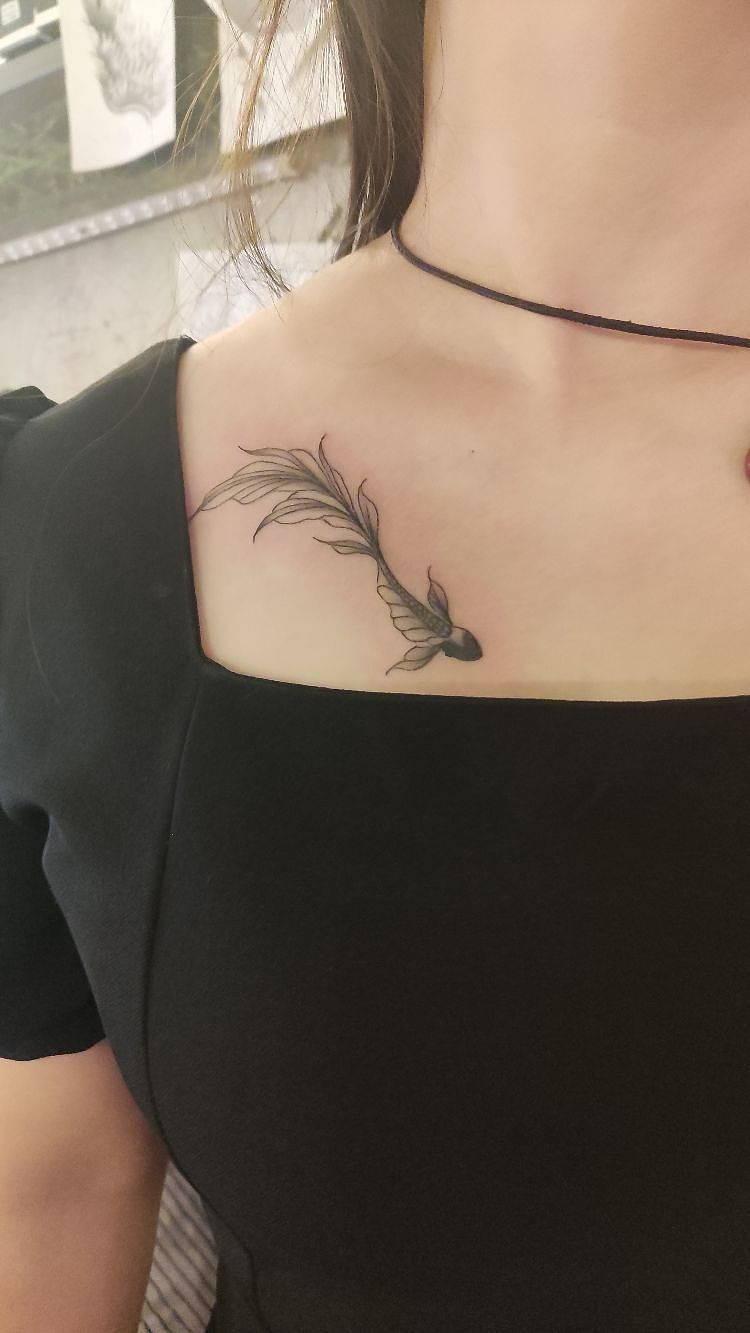 锁骨小清新一条小鱼（图ZMzQ2NzczODM2） - 其他手工艺 - 站酷设计师金左堂纹身原创素材 - 站酷ZCOOL