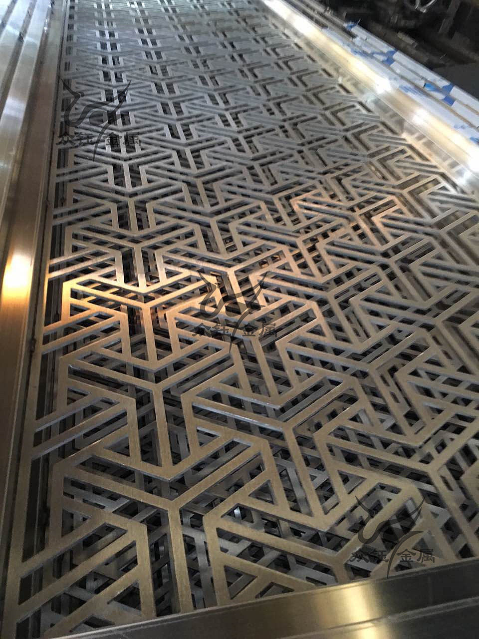 爆款 拉丝玫瑰金不锈钢板激光屏风 恒大特制图案