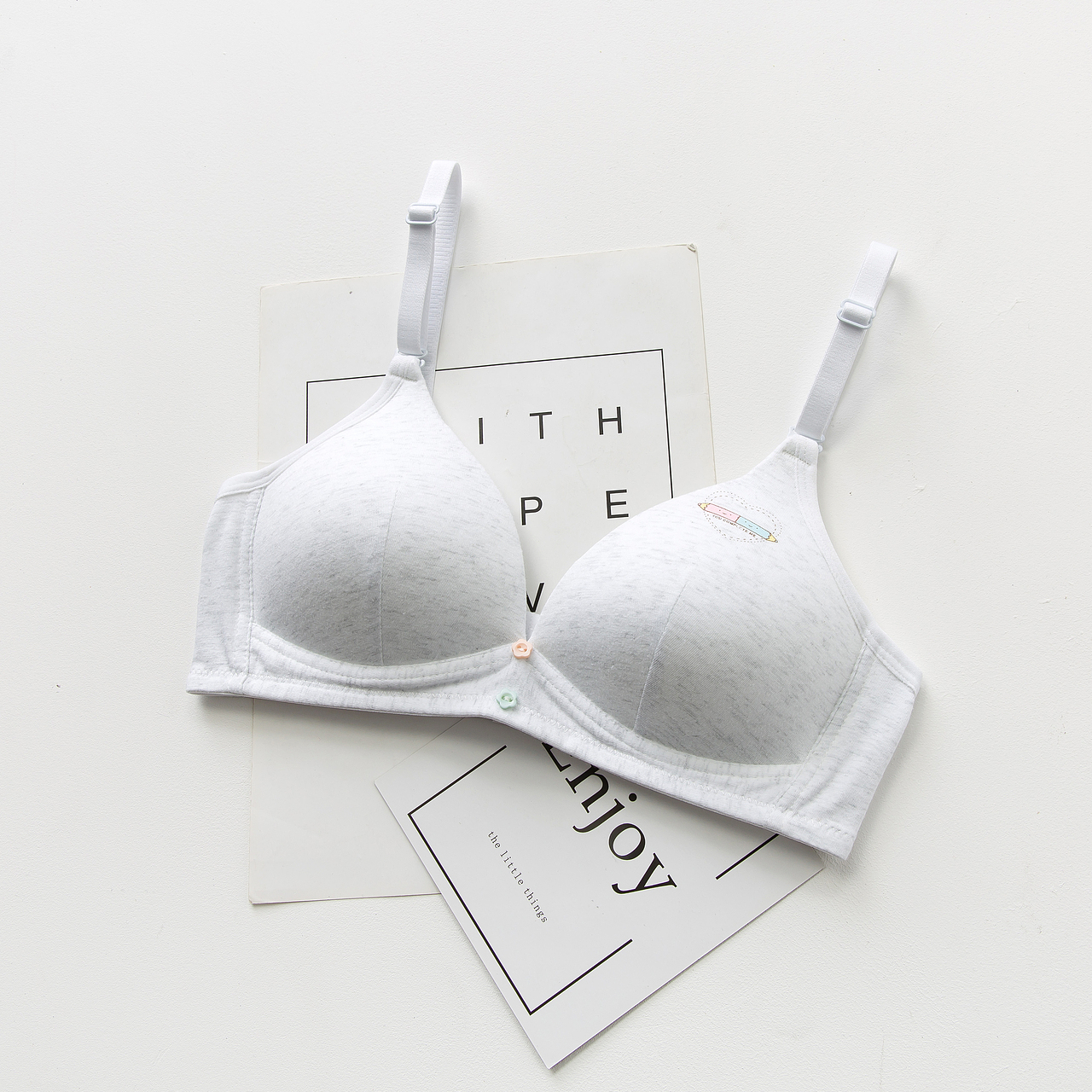 9年专注服装创意平铺挂拍中外模特拍摄专业摄影团队