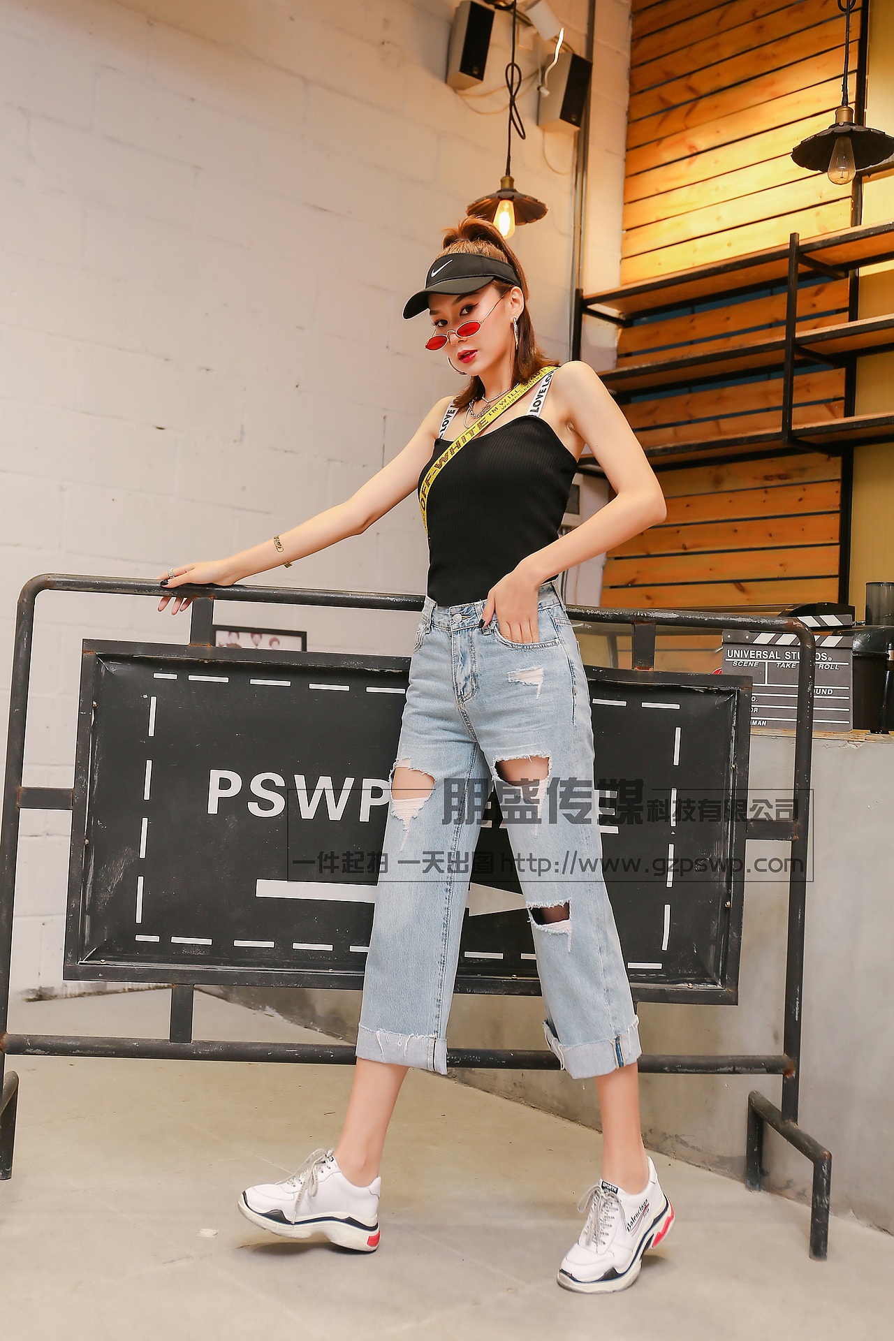 淘宝服装摄影街头潮酷风格