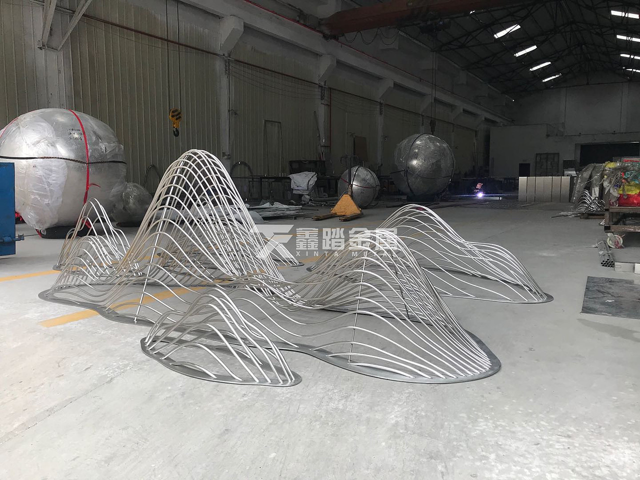 庭院入口处扭弯镂空不锈钢山峦雕塑、山水造型景观小品（图ZMjA1OTk0NjQ0） - 其他工业/产品 - 站酷设计师高端金属制品原创素材 - 站酷ZCOOL