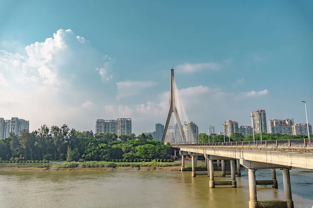 在城市夹缝中行走的日子