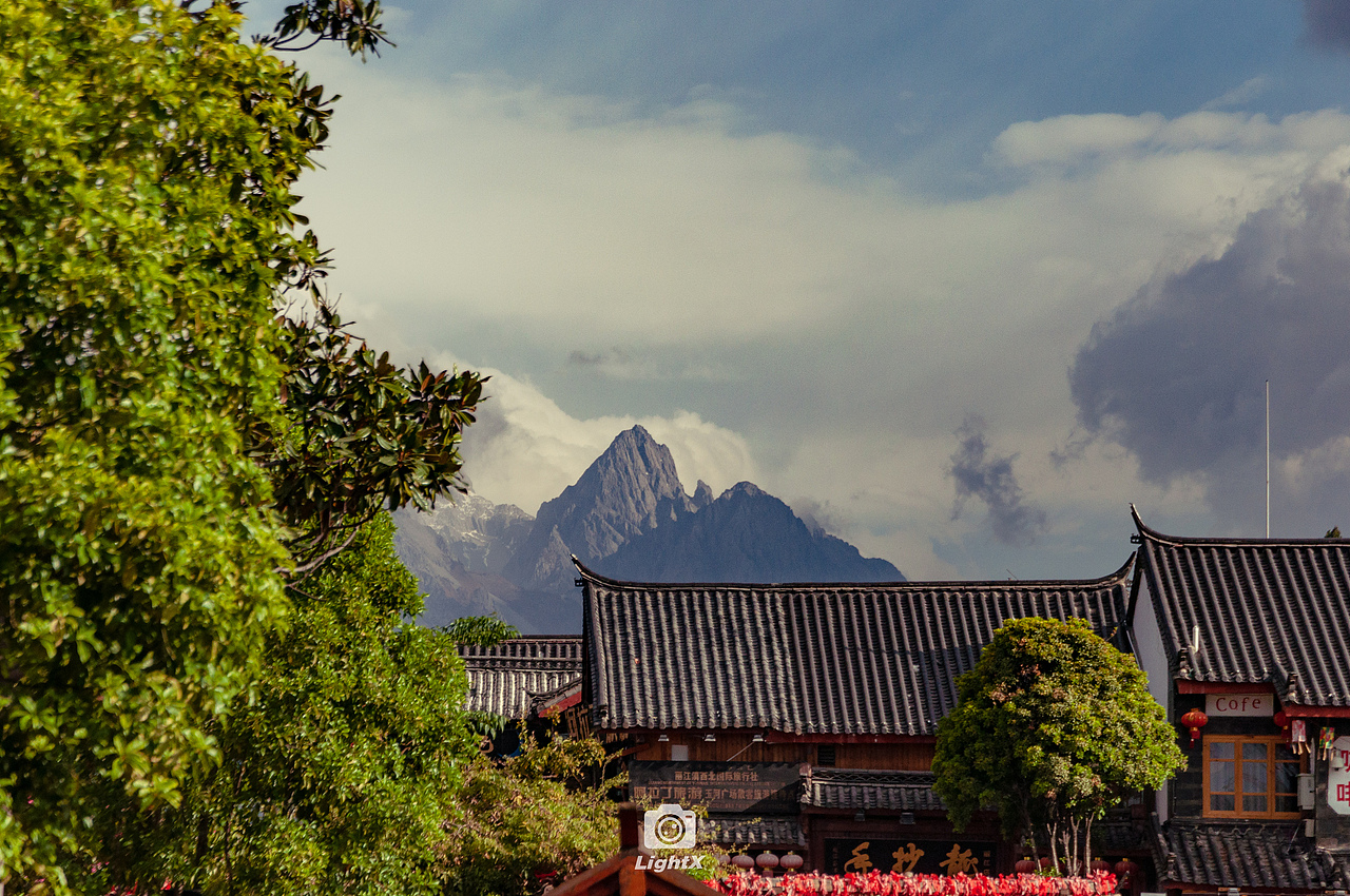 麗江城內(nèi)雪山（圖ZMTgwNzc2MzQw） - 風(fēng)光攝影 - 站酷設(shè)計師村長Wong原創(chuàng)素材 - 站酷ZCOOL