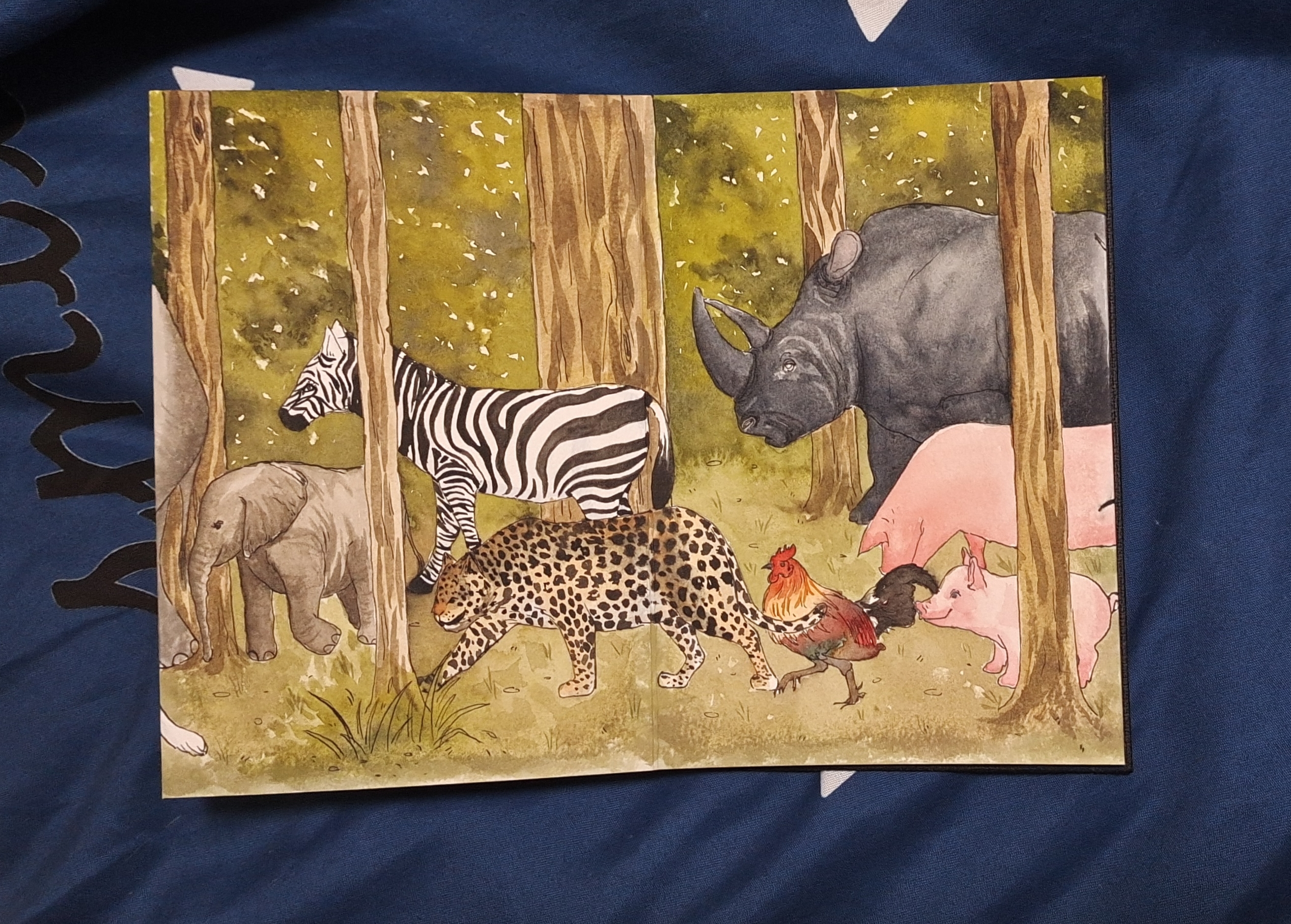 树洞里的动物绘本图片