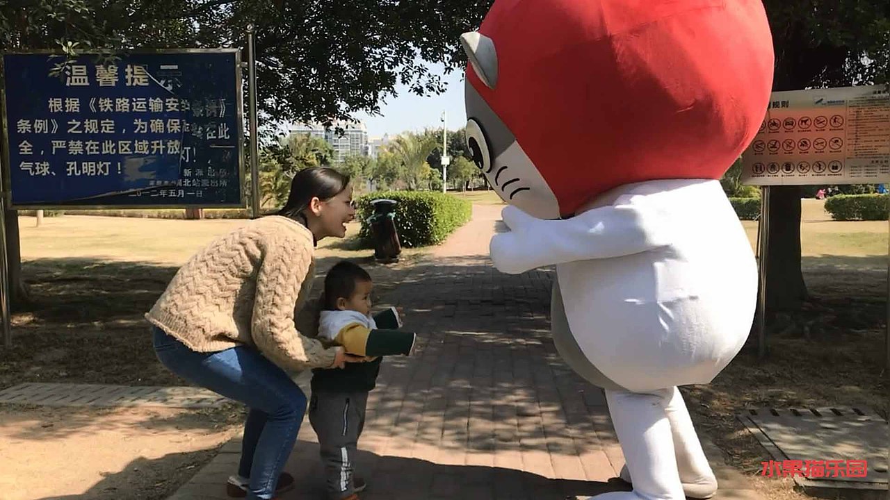 苹果猫人偶--在公园里疯（图ZMTA3MDIyNDEy） - 其他摄影 - 站酷设计师水果猫乐园原创素材 - 站酷ZCOOL