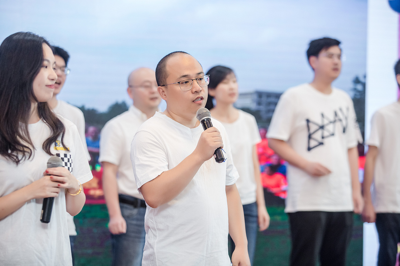 华云科技举办唱歌比赛活动摄影案例