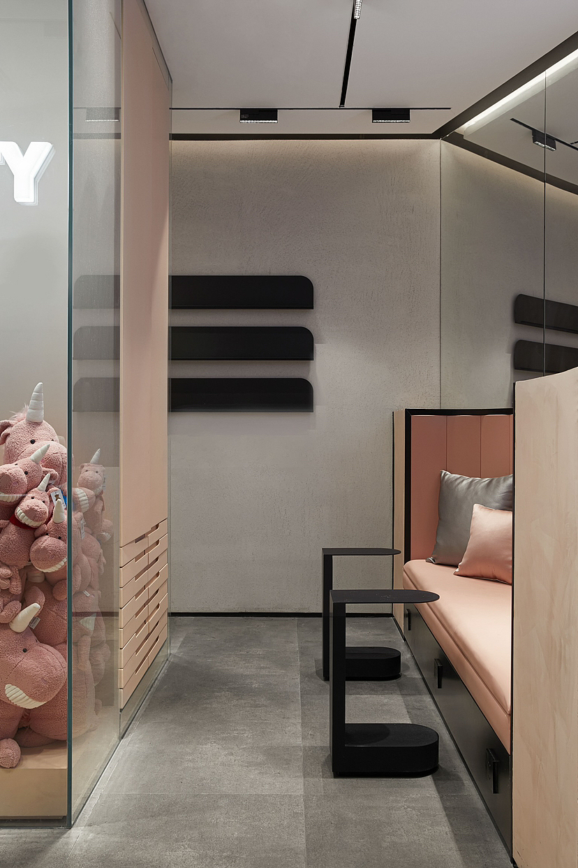 甜酷风美甲店设计🍑不妨碍高客流高坪效（图ZMzQ2MzMyMjYw） - 商业空间设计 - 站酷设计师以识空间设计原创素材 - 站酷ZCOOL