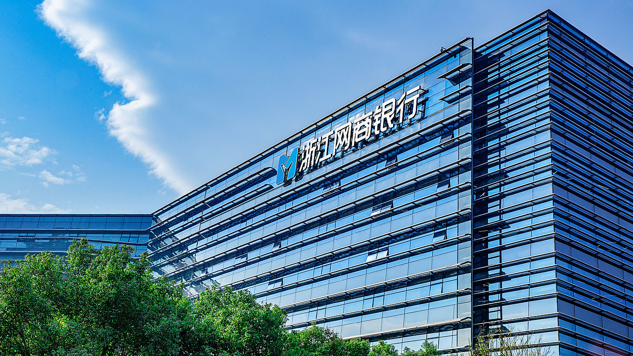 网上银行宣传图 ❌ 铁皮鼓