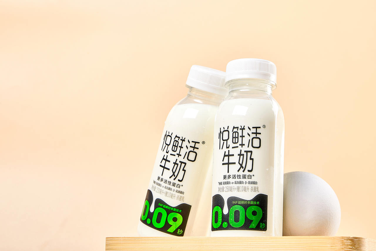 悦鲜活牛奶产品图