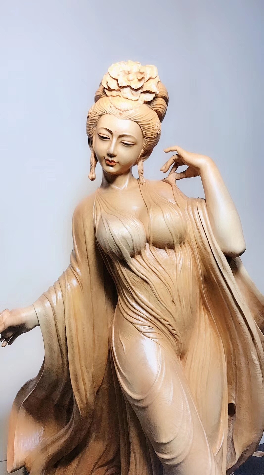 小伙雕刻美女贵妃成品出来也太惊艳了