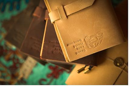 《书籍装帧—新疆旅游书系列》内蒙古师范大学国际现代设计艺术学院 于青君 #青春答卷2014#（图ZMTM1NjQ4NjQ=） - 书籍/画册 - 站酷设计师小二黑拔牙原创素材 - 站酷ZCOOL